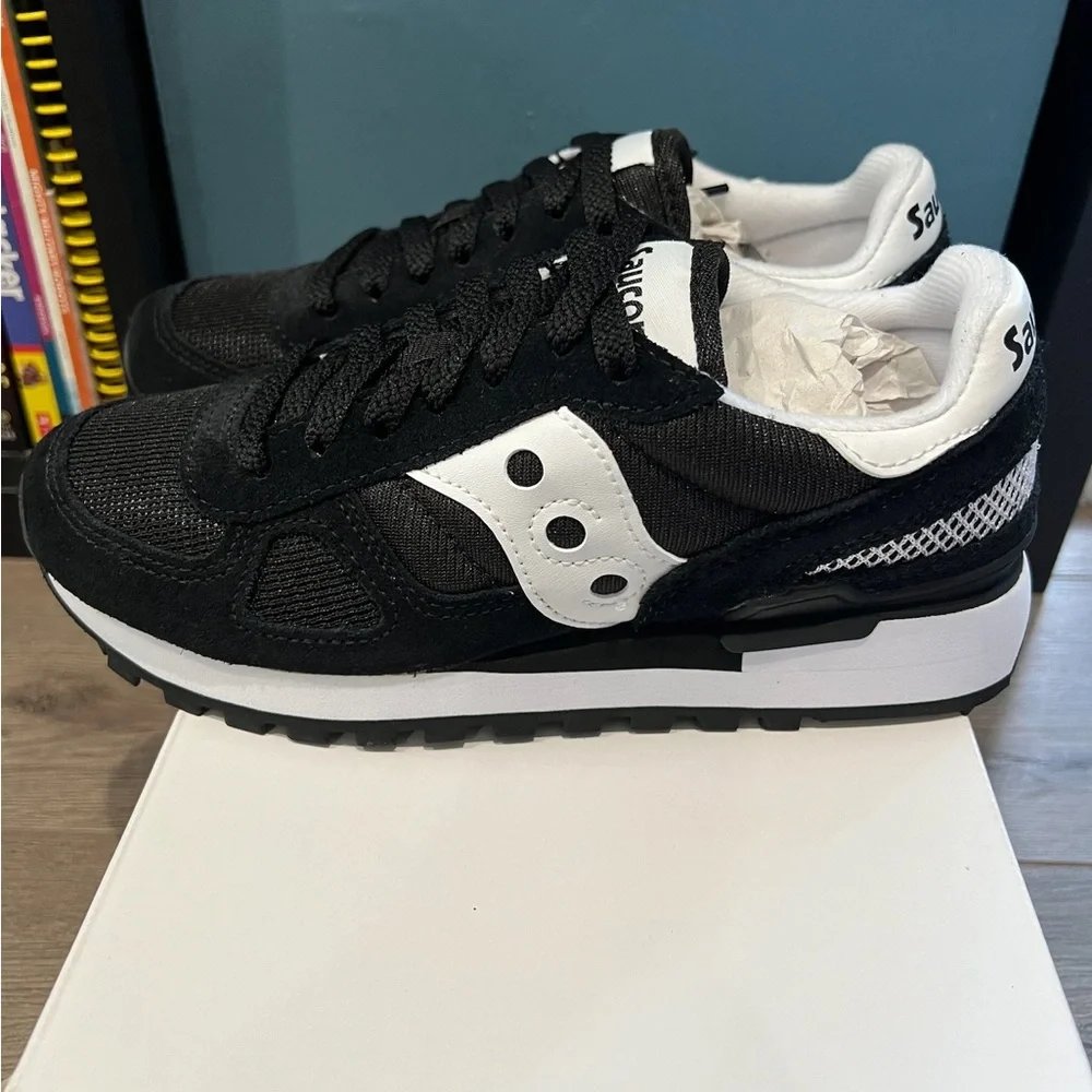 NEW Saucony Shadow. Black 4.5M or 6W - Picture 3 of 4